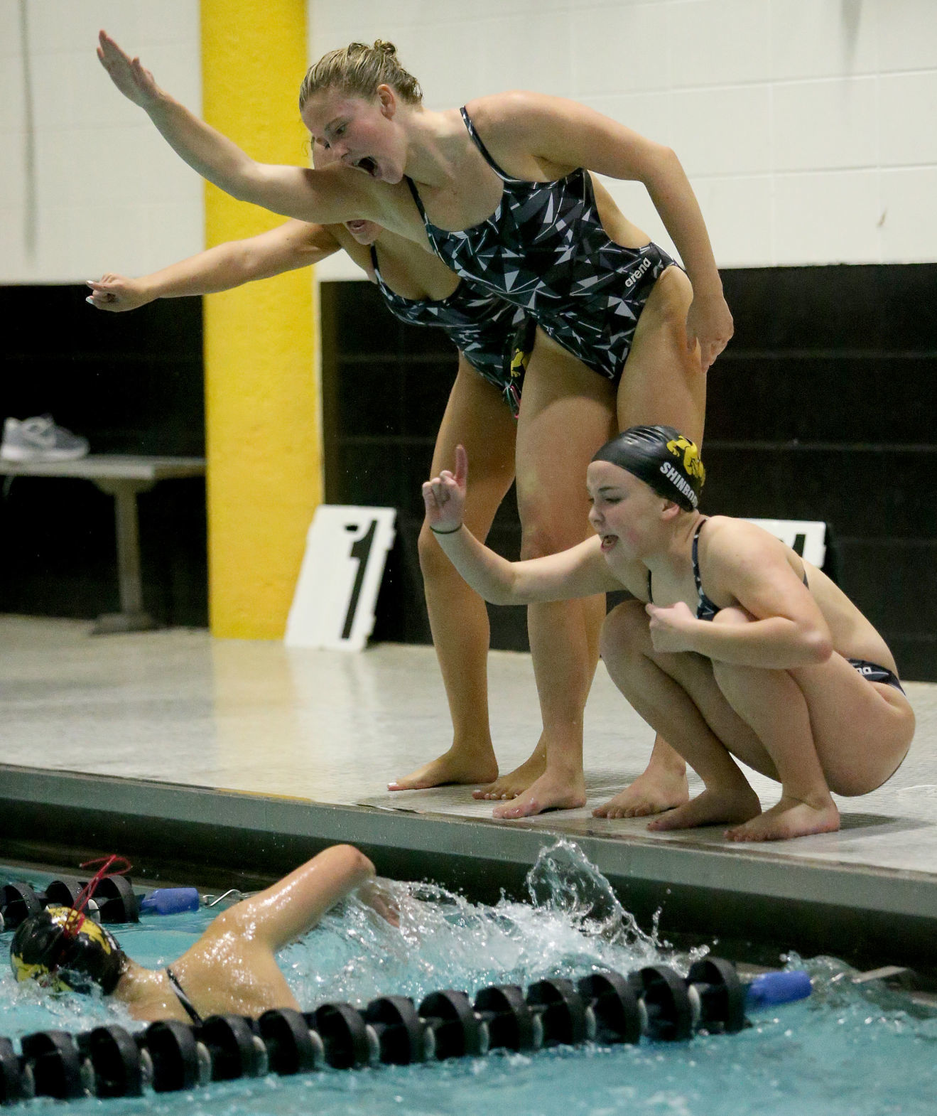 100218-Bett-PV-Swimming-013